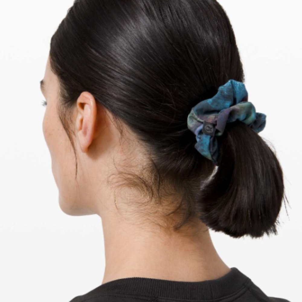 NWT Lululemon Uplifting Scrunchie COSC - Picture 1 of 4